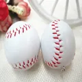 Llavero de béisbol miniatura blanco con costuras rojas y anillo de metal pulido - Béisbol Blanco Grande de 3,5 CM (Con Conector)