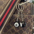 Set van twee zwarte biljart 8-ball sleutelhangers van glanzend hars met zilveren metalen ring - Zwarte 8 Bal Stijl / 2cm