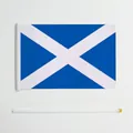 Bandera de Escocia Saltire en poliéster con mástil blanco y remate dorado elegante - Escocia