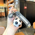 Portachiavi da calcio con mini pallone, ciondolo giocatore e cinturino in silicone grigio - Calcio Bianco e Nero