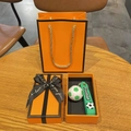 Coffret cadeau porte-clés football créatif dans une boîte orange élégante avec ruban - Football Vert Avec Boîte et Sac Cadeau