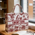 Large felt tote bag with red floral pattern and LUCKY GIRL text, 40x12x30cm size - National Style Handbag - Lucky (White and Red) / 40*12*30cm