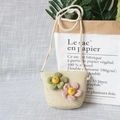 Detail of child's straw crossbody bag with floral accents and soft rope strap - Dual Flowers - Beige Style