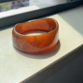 Irregular resin bangle in amber brown with marble texture and wide vintage design - Inner Diameter 67.2mm / Weight 67g / Gilded Gold
