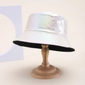 Nahaufnahme des holografischen silbernen Fischerhutes mit regenbogenfarbenem Laser-Finish - M(56-58cm) / Holographisches Silber (1#)