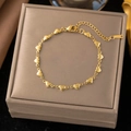 Refinada pulsera de acero de titanio chapado en oro de 18K con eslabones de corazón - Pulsera en forma de corazón - Dorado