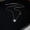 Elegante silberfarbene Halskette mit einem funkelnden Zirkonia-Sternanhänger für Damen - Halskette - Silber