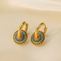 Boucles d'oreilles créoles dorées avec pendentifs floraux en émail sur soie - Boucles d'oreilles Marguerite Peintes (QYG3016)