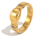 Elegante anillo de acero inoxidable chapado en oro de 18K con centro oval y piedras - Talla 6 / Estilo Incrustado de Relieve Ovalado / Dorado