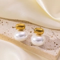 Elegante Retro 18 Karat vergoldete Edelstahl-Ohrstecker mit weißen Perlen-Details - Ovale Perlenstecker / Gold