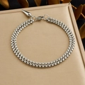 Dreilagiges silbernes Edelstahl-Kettenarmband mit poliertem Spike-Anhänger-Detail - Silber Dreischichtige Geflochtene Kette Kegel Anhänger (B2086)