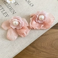 Boucles d'oreilles fleurs en tissu rose avec perle style bohème - Style de Fleur en Mousseline à Perles (28#) / Rose