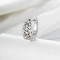 Elegante orecchino a cerchio in argento con zirconi micro-pave in design a grappolo - Pezzo Singolo (A1165)