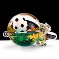 Vue détaillée porte-clés football avec liquide vert et paillettes d'étoiles dorées - Forme Bâton de Fromage