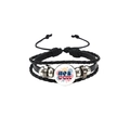Détail d'un bracelet multicouche en cuir avec breloque en verre USA et perles métalliques - Style Feu d'Artifice USA Noir (HS12056-12)