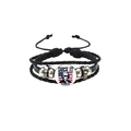 Vue macro d'un bracelet en cuir tressé avec un charm en verre humoristique George Washington - Style Washington Suck it England Noir (HS12056-18)