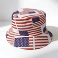 Detailansicht des US-Flaggenmusters auf einem wendbaren Anglerhut aus Baumwolle - M (56-58cm) / US-Flaggenmuster