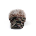 Camouflage baseball pet met bruine synthetische pruik voor grappig buitengebruik - Verstelbaar / Jungle Camouflage (Bruingrijze Pruik)
