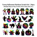 Set detallado de 24 máscaras de raspado para Halloween con cráneos y calabazas de colores - Set de Rascar de Elementos de Halloween (GG-24)