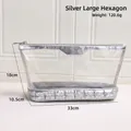 Silberner Kosmetikkoffer mit Hexagon-Steppung und transparentem PVC-Körper mit Reißverschluss - Große sechseckige Tasche / Silber