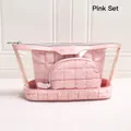 Set de 3 neceseres acolchados rosas con bolsa exterior de PVC transparente - Set de tres piezas / Rosa