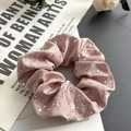 Elastico scrunchie in raso rosa con strass scintillanti e finitura elegante - Raso con Strass / Rosa