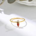 Elegante anillo de acero de titanio dorado con circonita roja pera y piedra transparente - US 7 / Dorado/Rojo