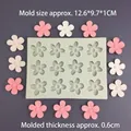12-cavity silicone flower mold for chocolate, fondant and candles measuring 12.6x9.7x1cm - 12 Cavity Five-Petal Flower