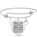 Detail von Silberdraht-Armband mit graviertem Bibelvers-Charm und Herzanhänger - Sprüche 27:17 (Stil 1)