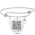 Bracciale in acciaio argento con ciondoli a croce, cuore e disco inciso - Salmo 126:3 (Stile 3)
