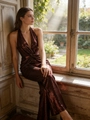 Funkelnder burgunderroter Pailletten-Jumpsuit mit tiefem V-Ausschnitt und Neckholder-Rücken - S / Dunkelbraun