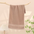 Asciugamano in cotone kaki assorbente con strisce verticali e trama geometrica su legno - Stile A Righe Verticali Marrone