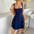 Abito corto blu navy senza maniche con scollo quadrato elegante e gonna svasata a pieghe - XS / Blu navy