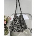Floral print canvas tote bag featuring vintage black and white flower pattern design - Black and White Floral(19#)