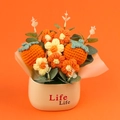 Ornamento pianta in vaso all'uncinetto con girasole e cachi su sfondo arancione - Stile Cachi