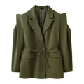 Dettaglio blazer verde oliva con spalle strutturate cut-out e cintura in vita - Verde Militare