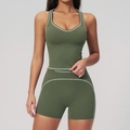 Ensemble de yoga vert olive avec liseré blanc, haut court et short taille haute - S / Haut Et Bas / Vert Mousse Fumée