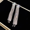 Eleganti orecchini a nappa in argento S925 con cristalli lucidi e design a CC - E0217 Perno S925