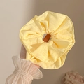Handgemaakte oversized bloemen kant scrunchie in heldergeel met geplooide textuur - #12 Geel 4-laags Ongeveer 19 Cm