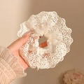 Oversized crème kanten scrunchie met bloemenborduurwerk en gegolfde randen - #2 Klavertjevier Kant Melkwit Haarelastiekje - 16cm