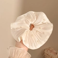 Grote gebroken witte kanten scrunchie met parels en geplooide textuur voor knotkapsels - #1 Witte Parel Geplooide Haarelastiek - 20 Cm