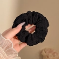 Elastische zwarte oversized scrunchie met gedetailleerde geplooide stofstructuur - #1 Zwart (ongeveer 10 Cm)