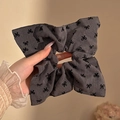Grijze oversized kanten scrunchie met zwarte strikpatronen en getextureerde stof - #1 Grijze Strik Vierkant 22cm