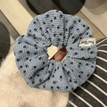 Lichtblauwe corduroy scrunchie met bloemenprint en Hand Made label voor het haar - #1 Misty Blue Floral Corduroy Haarelastiek 12cm