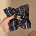 Oversized gestreepte scrunchie in marineblauw met goudkleurige harthanger voor knot - #1 Zwart 22 Cm