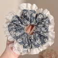 Blauwe bloemen scrunchie met witte kanten randen en een vintage pastorale stijl - #1 Grijze Met Kant Afgewerkte Dikke Darm Circa 17 Cm