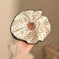 Vintage oversized scrunchie met polkadots in crème chiffon en zwarte gegolfde randen - #1 Zwarte Stippen Ca. 14 Cm
