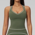 Débardeur de yoga vert olive avec bordure contrastée blanche et coupe sportive - S / Hauts / Vert Mousse Fumée