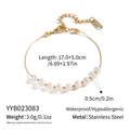 Detail of 18K gold-plated stainless steel bracelet with white freshwater pearls and tag - Pearl Bracelet (YYB023083)