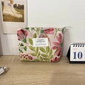 Detail of floral jacquard makeup bag with pink fabric and green leaf embroidery - Fluorescent Cosmos Beige